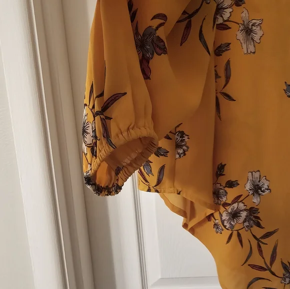 Torrid Keyhole Top - Picture 5 of 7